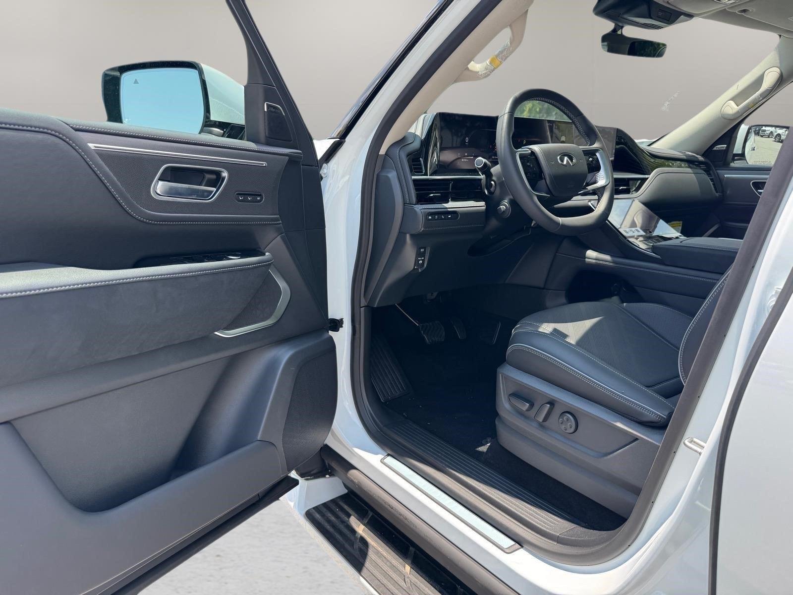 New 2027 RADIANT WHITE INFINITI Luxe 4WD image 18