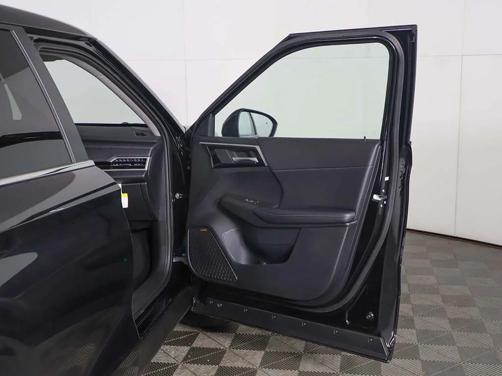New 2026 Black Mitsubishi SE 1.5T S-AWC image 24
