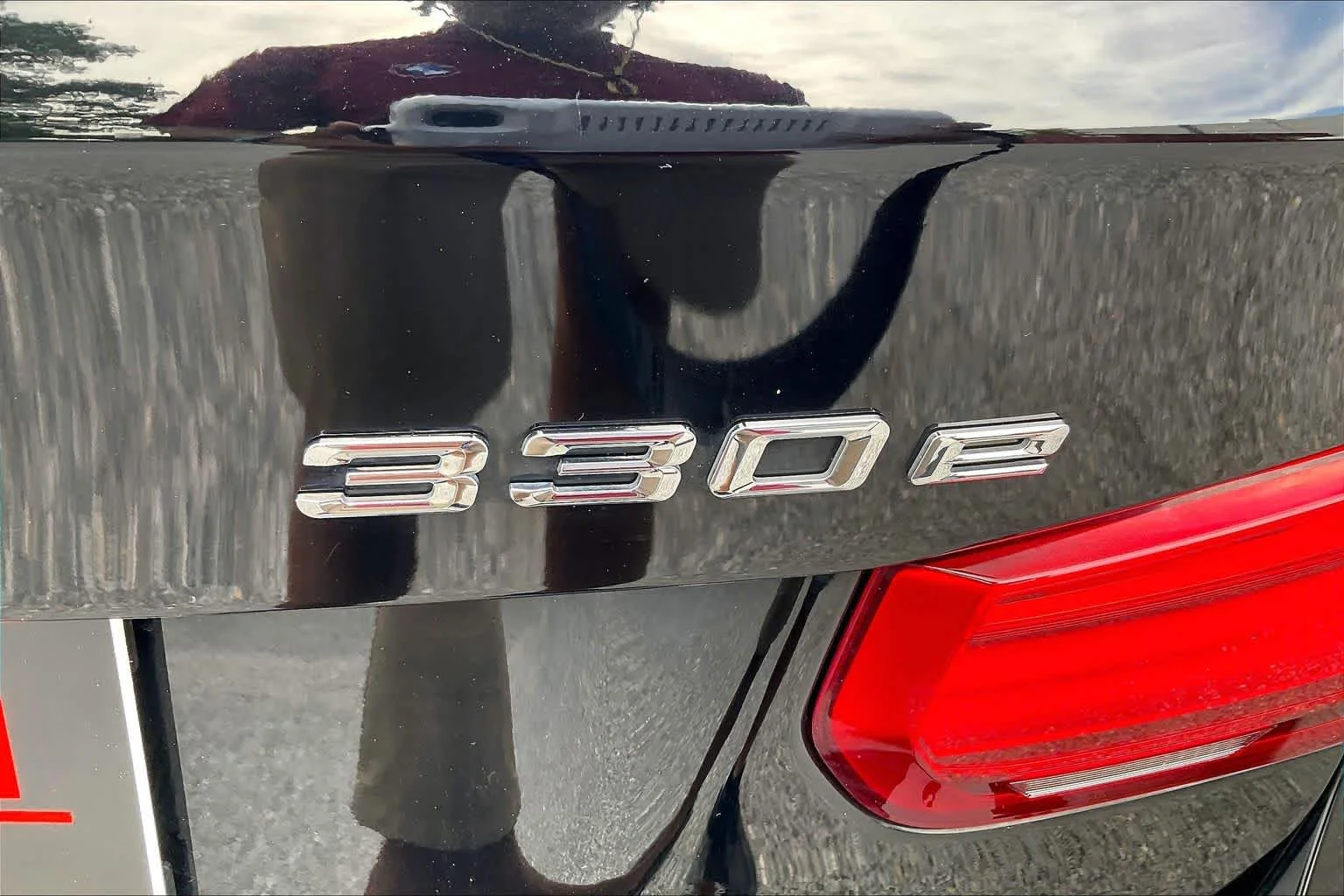 Used 2017 Jet Black BMW 330e iPerformance image 31