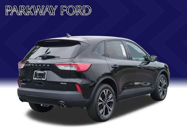 Used 2022 Black Ford SE image 5