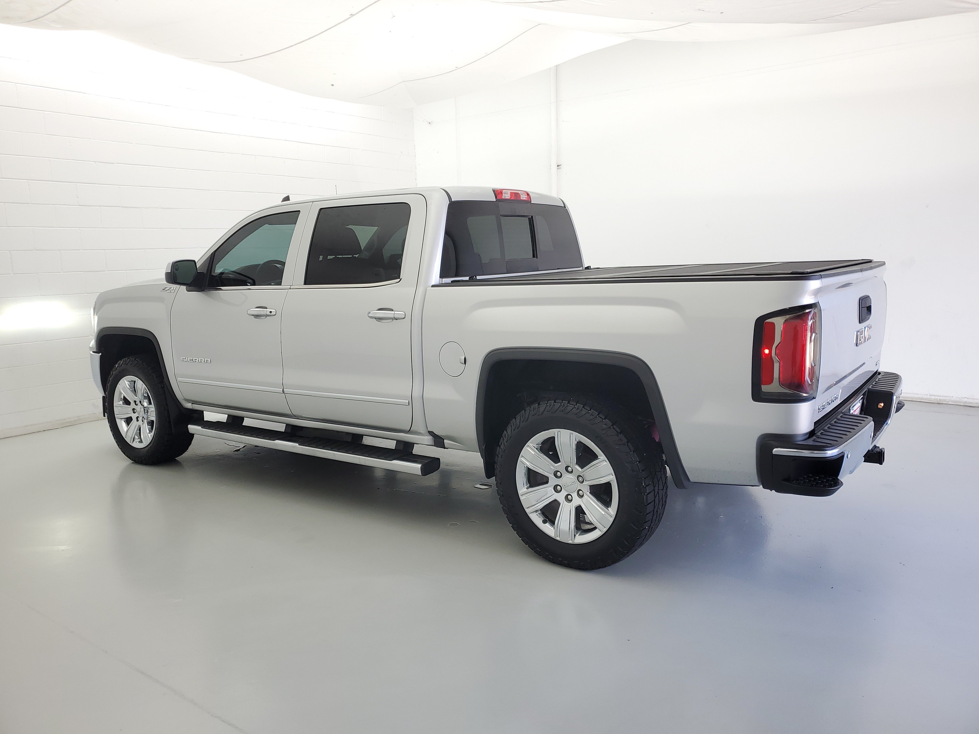 Used 2018 Quicksilver Metallic GMC SLT image 7