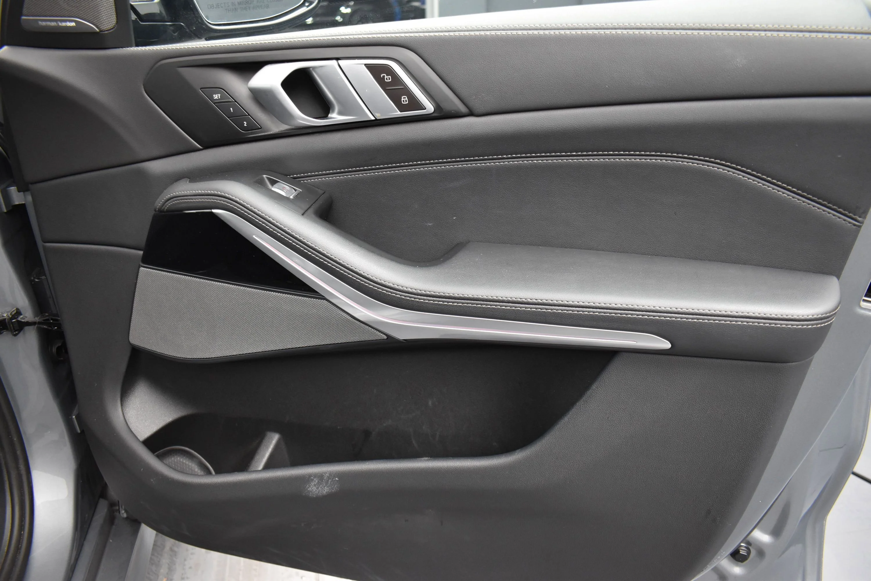 Used 2024 Skyscraper Grey Metallic BMW xDrive40i image 14