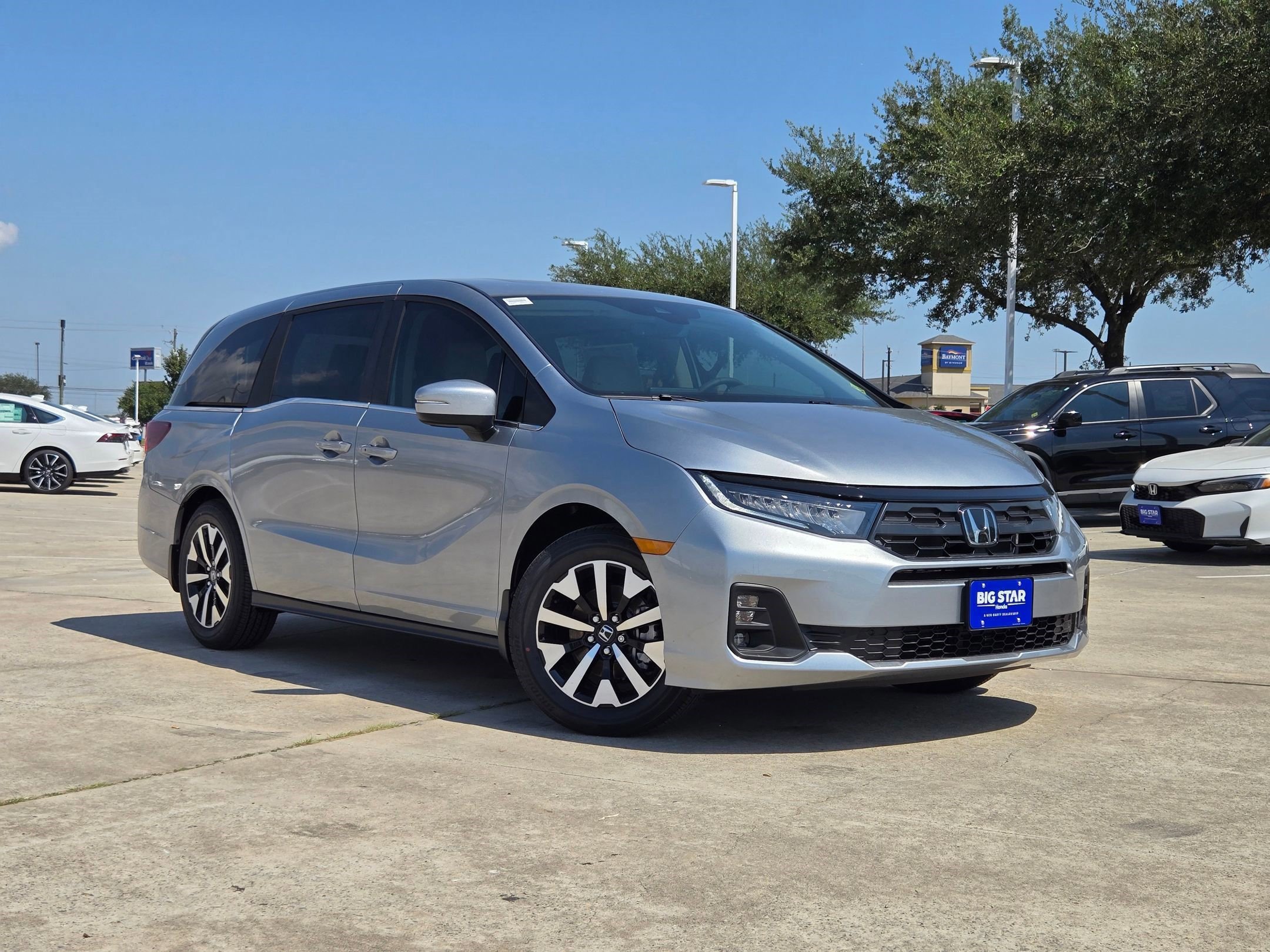 New 2026 Solar Silver Metallic Honda EX-L image 3