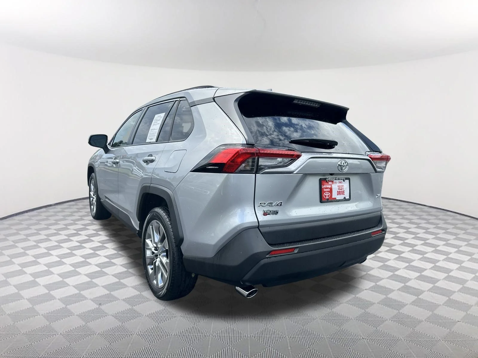 Used 2023 Silver Sky Metallic Toyota XLE Premium image 7