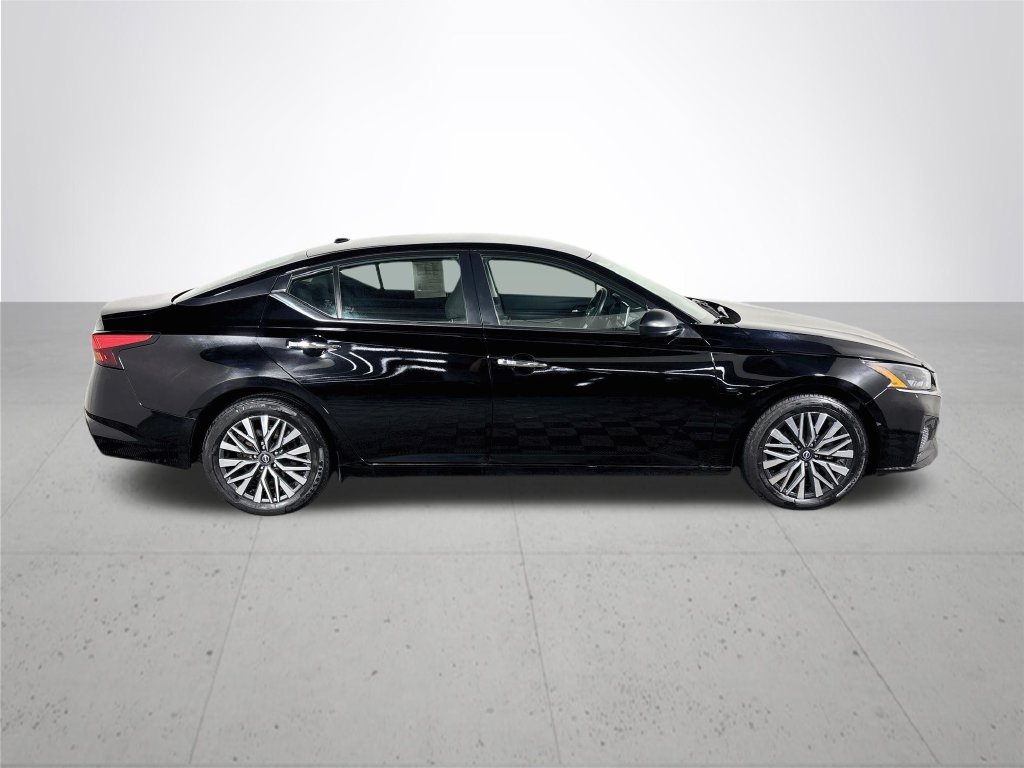 Used 2024 Super Black Nissan 2.5 SV image 5