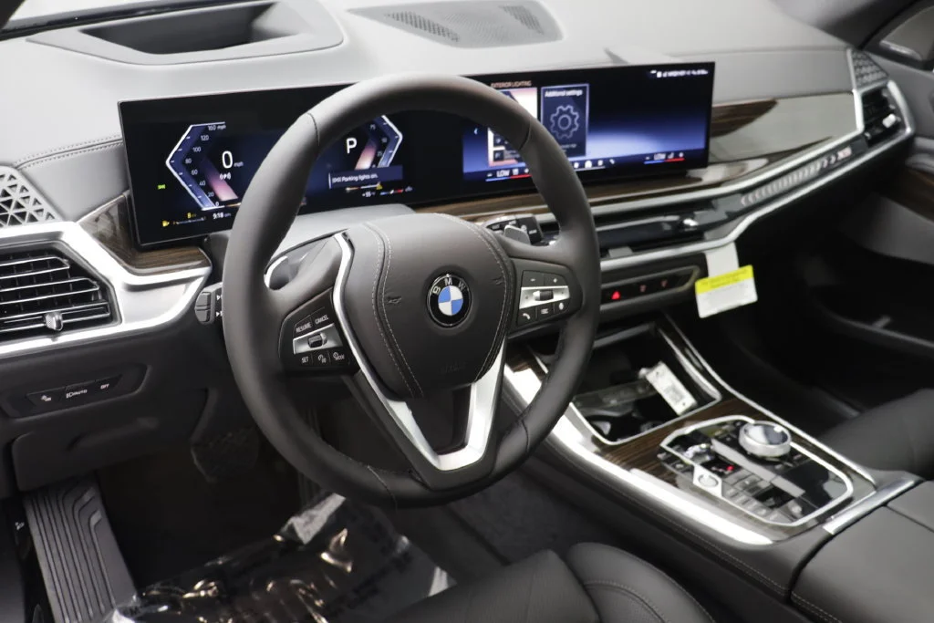 New 2026 BLACK SAPPHIRE BMW xDrive40i image 7