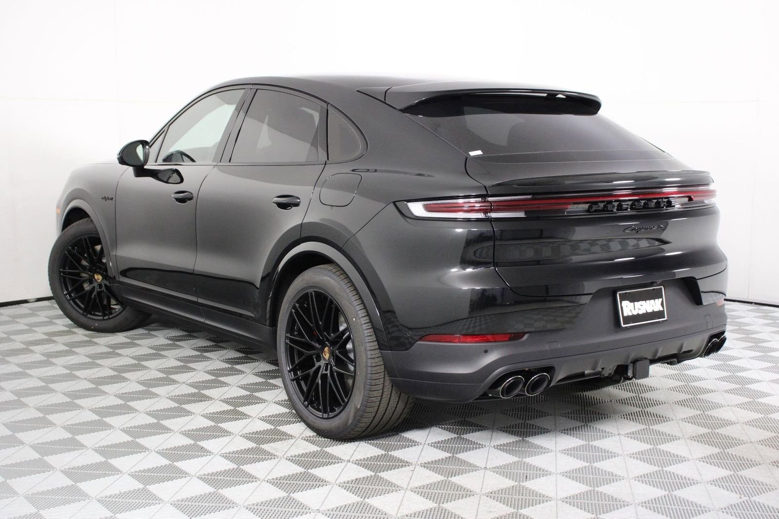 2026 Porsche Cayenne Coupe S E-Hybrid - Photo 3