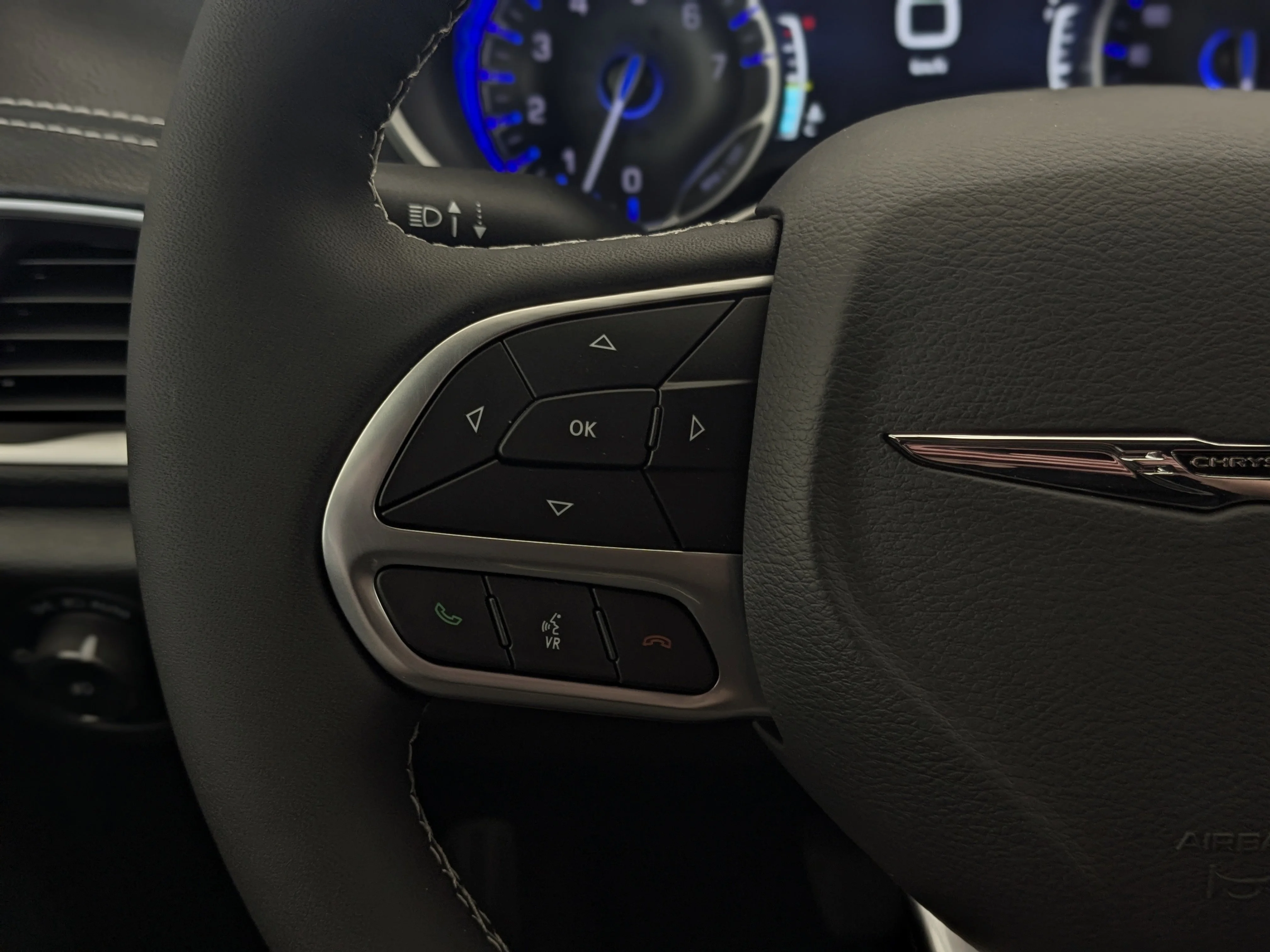 New 2026 White Chrysler Select - - 360 Camera - FAV Edition - Power Liftgate - Remote Start & tons more! image 17