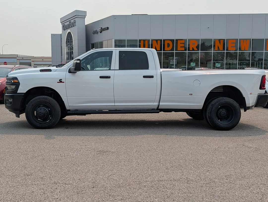 New 2026 White RAM Tradesman - - 4x4 - 6.7L Cummins HO Turbo Diesel - Tradesman Level 1 Pkg w/ 12 Screen & More! image 5