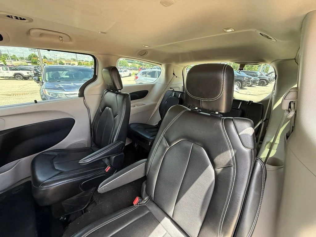 Used 2023 Silver Chrysler Touring L image 24
