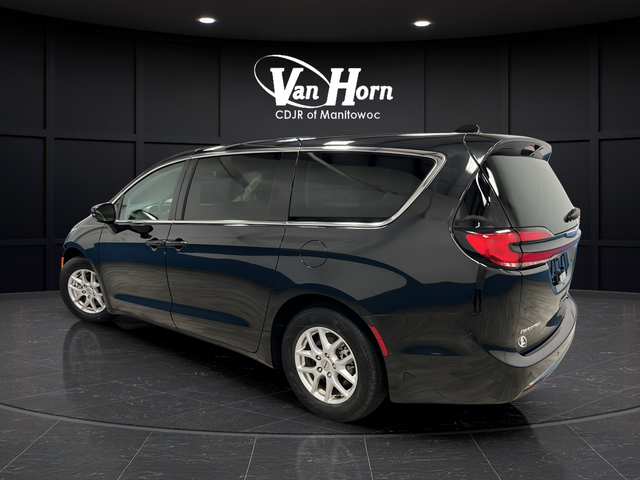 Used 2024 Brilliant Black Crystal Pearlcoat Chrysler Touring L image 5