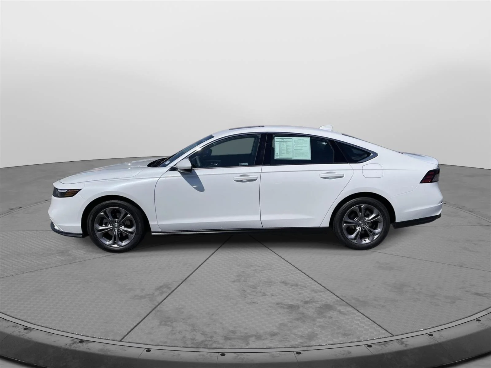 Used 2024 Platinum White Pearl Honda EX image 18