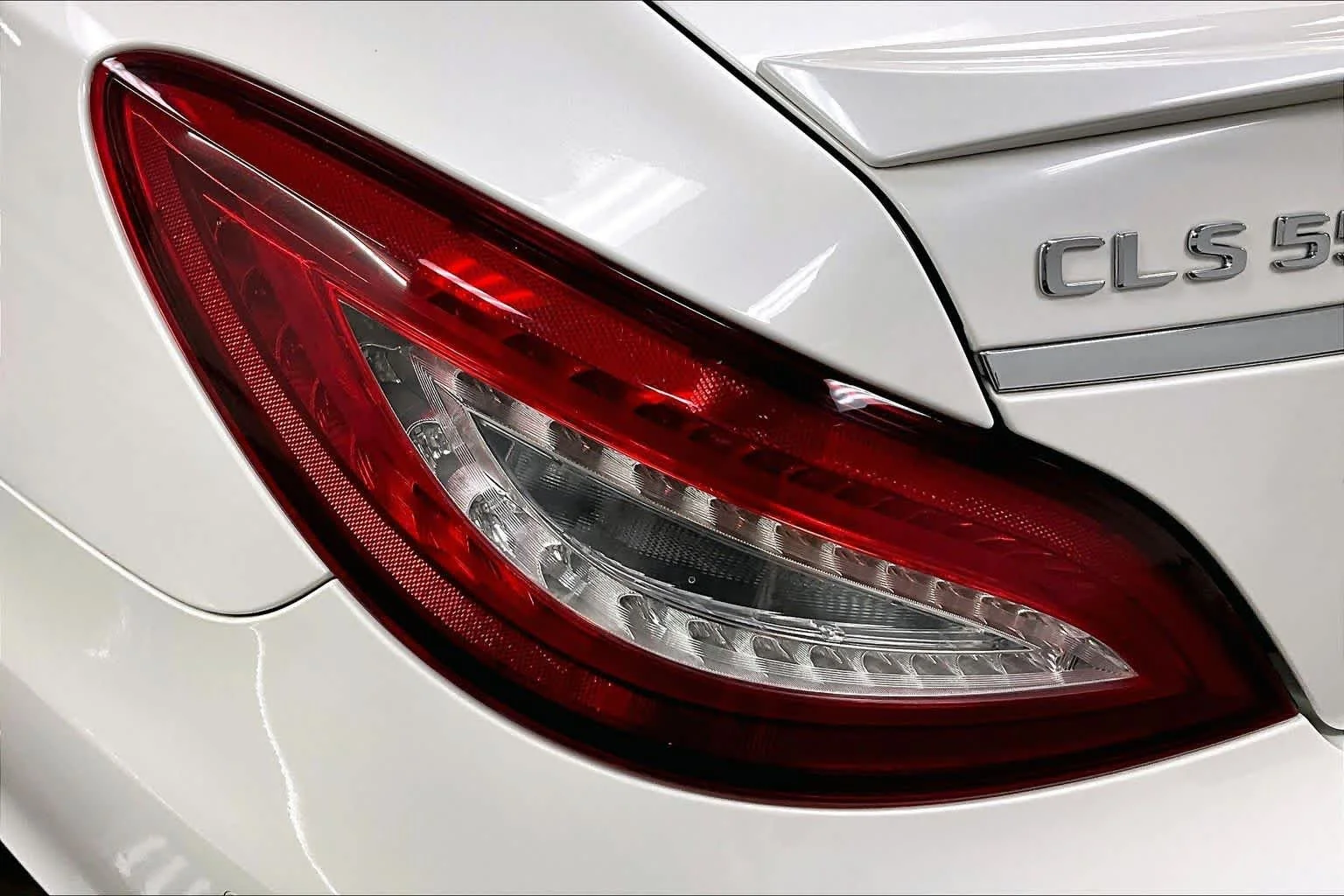 Used 2018 designo Diamond White Metallic Mercedes-Benz CLS 550 image 28