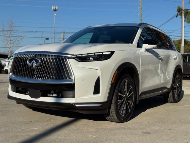 New 2026 RADIANT WHITE INFINITI Luxe FWD image 3