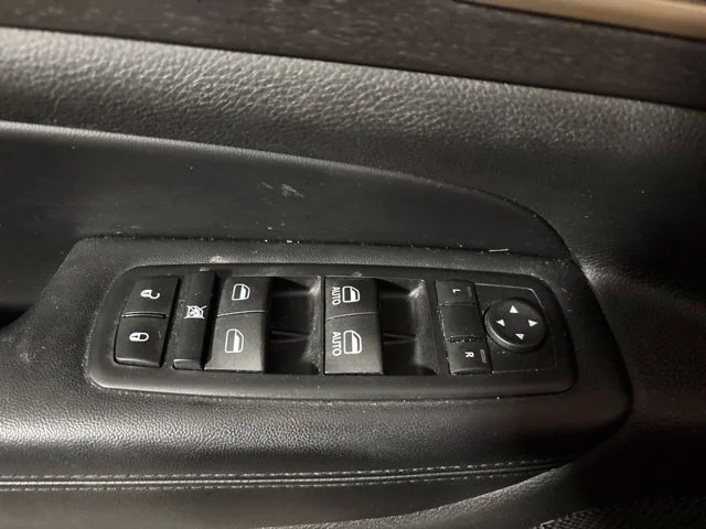Used 2016 Brilliant Black Crystal Pearlcoat Jeep Laredo image 18