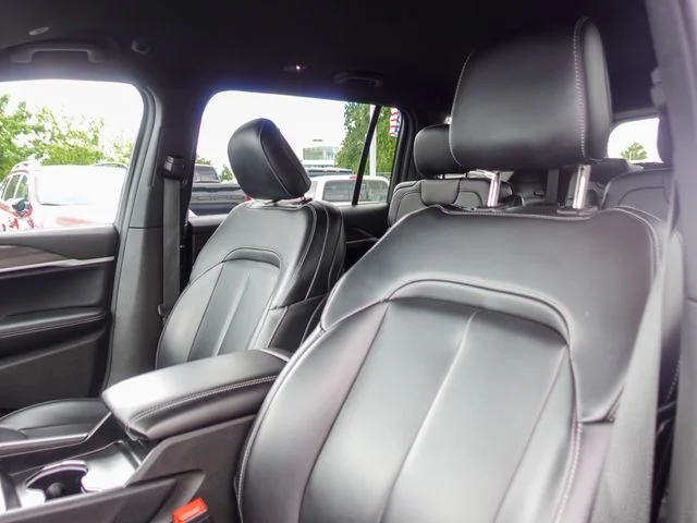 Used 2025 White Jeep Limited image 23