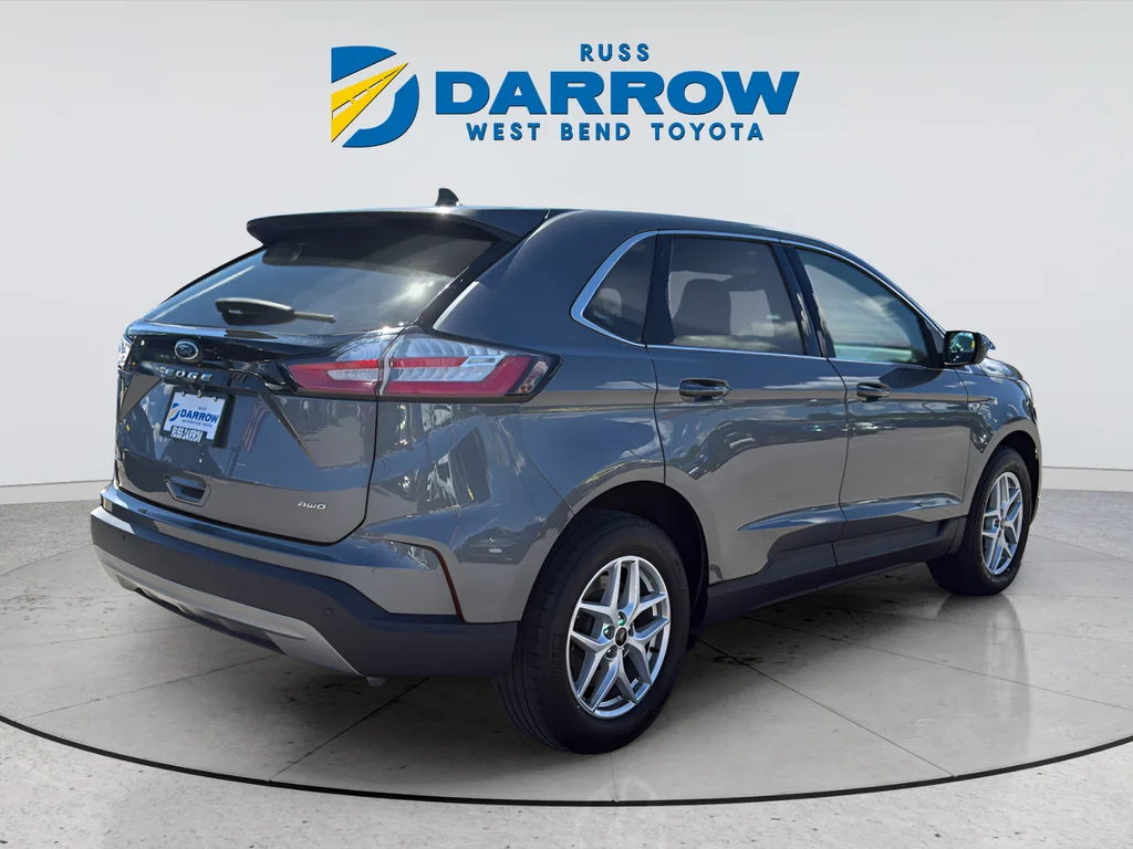 Used 2024 Gray Ford SEL image 5