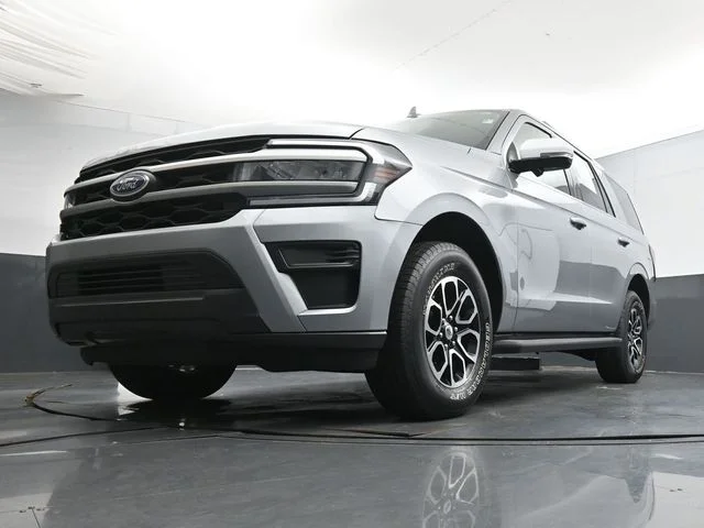 Used 2024 Silver Ford XLT image 30