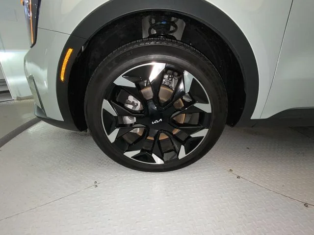 Used 2026 White Kia EX image 10