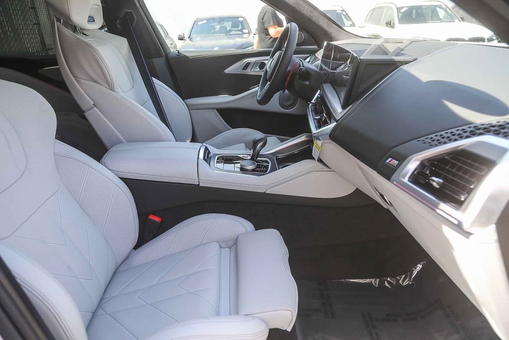 Used 2026 Mineral White Metallic BMW Label image 12