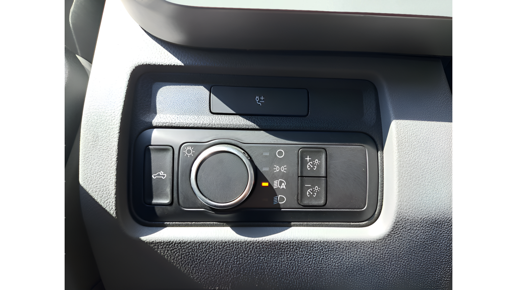 Used 2023 White Ford XL image 19