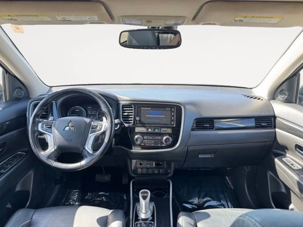 Used 2018  Mitsubishi SEL image 14