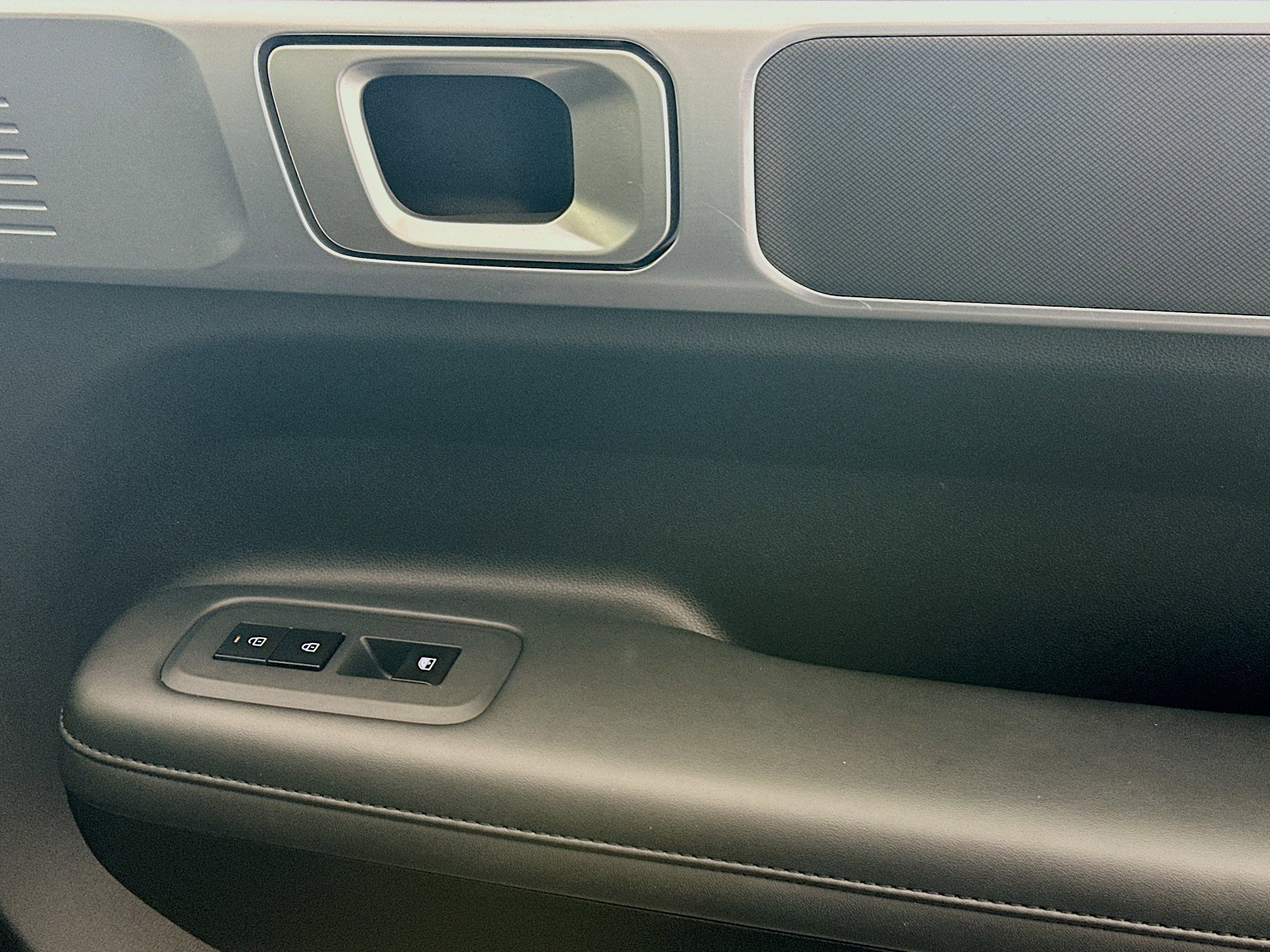 Used 2025 Atlantis Blue Hyundai SEL image 29