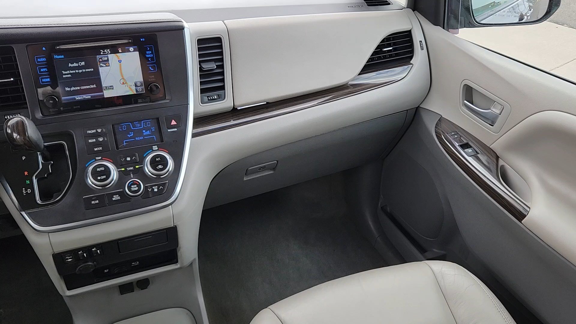Used 2016 Predawn Gray Mica Toyota XLE Premium image 6