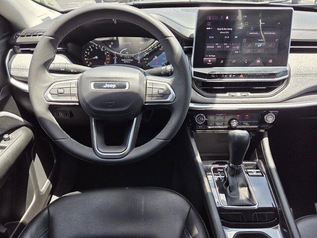 Used 2022 Bright White Clearcoat Jeep Latitude image 21