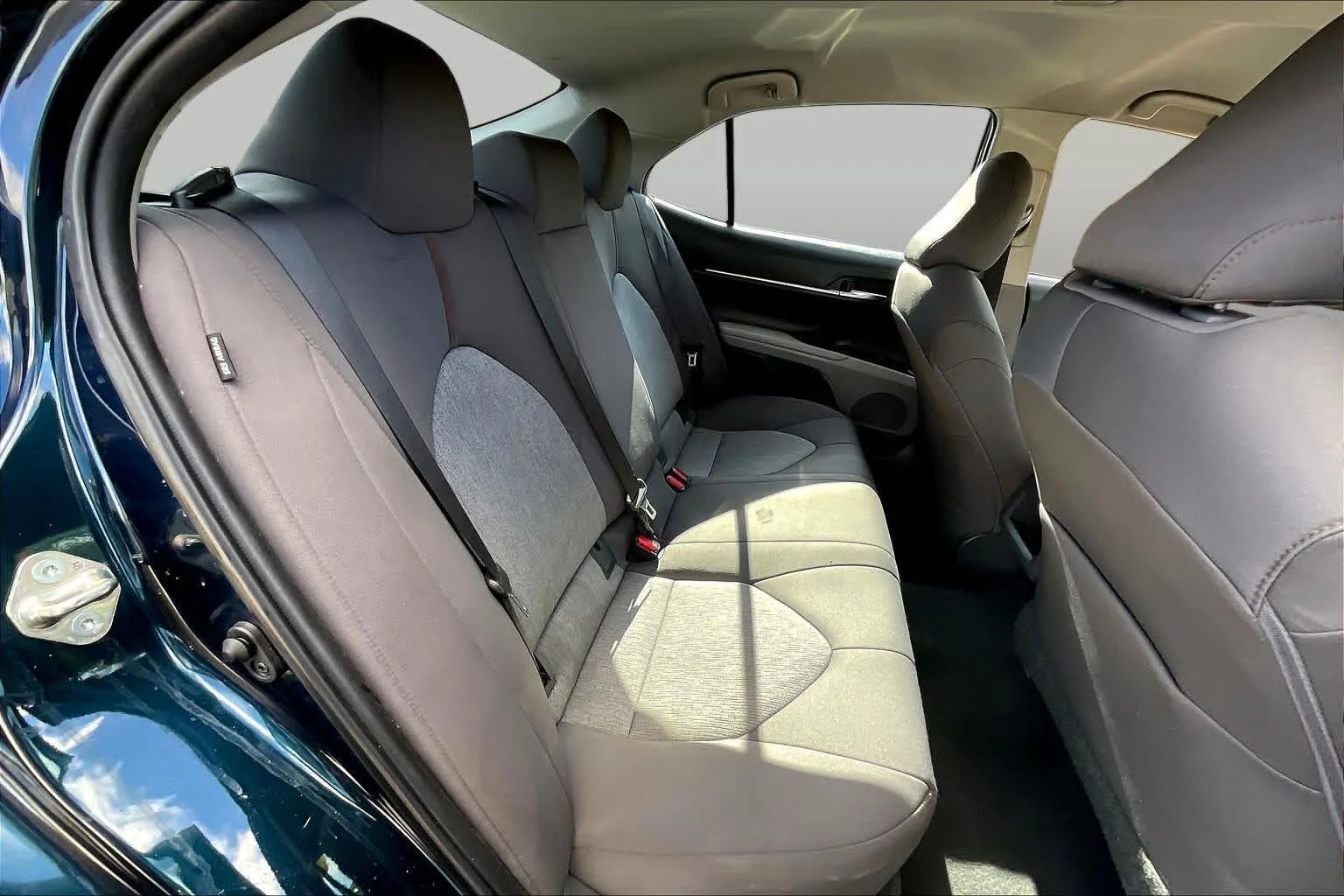 Used 2019 Galactic Aqua Mica Toyota L image 19