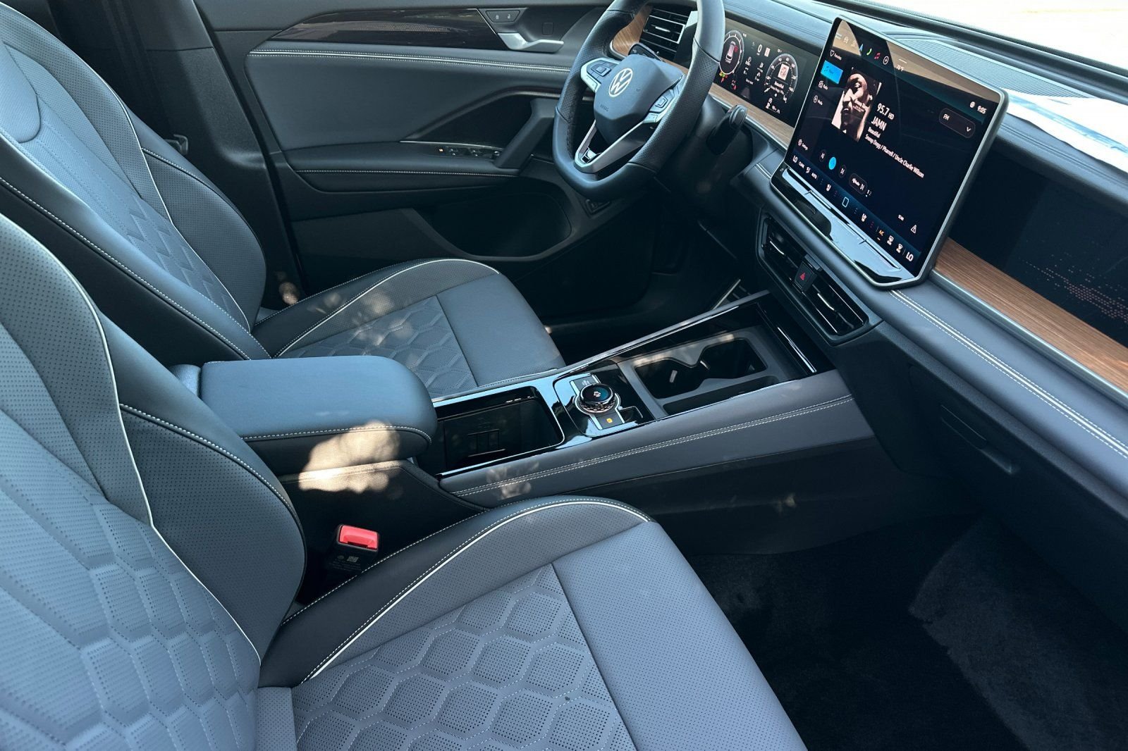 New 2026  Volkswagen 2.0T SEL R-Line Turbo image 16