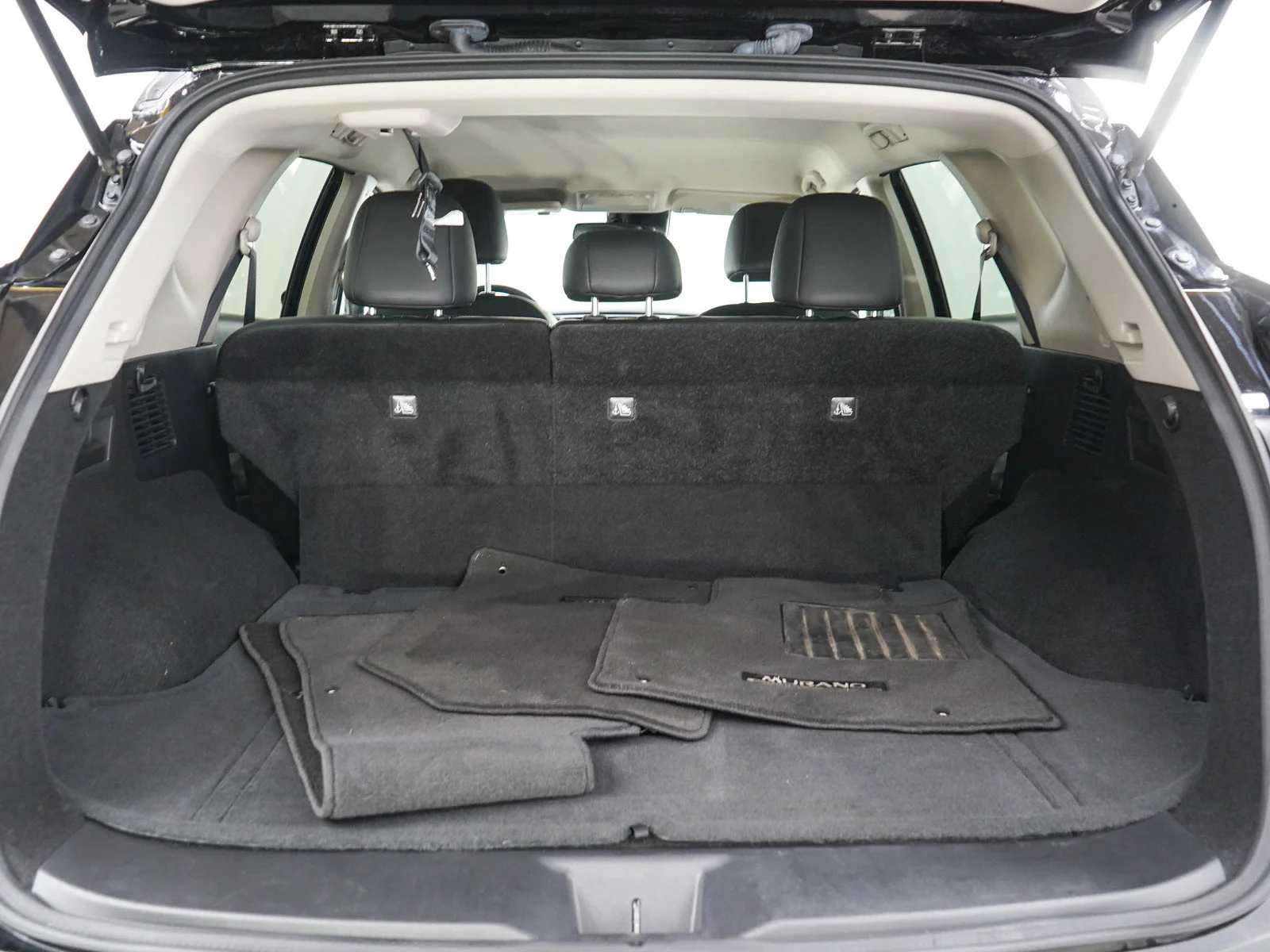Used 2023 Super Black Nissan SV image 9
