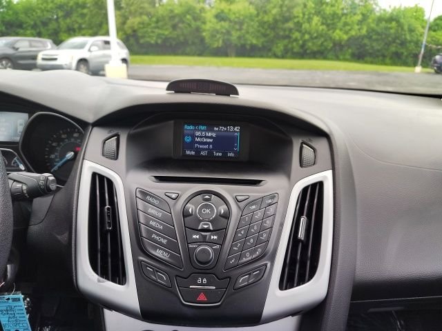 Used 2014 Red Ford SE image 16