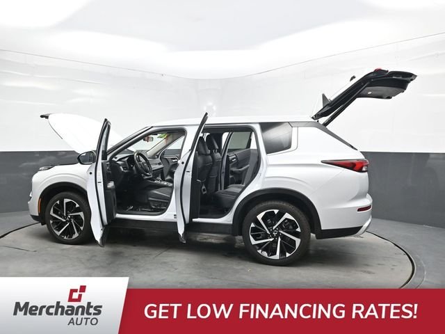 Used 2024 White Mitsubishi SE image 46