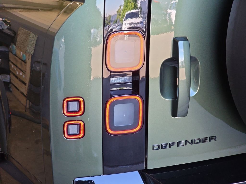 New 2026 Woolstone Green Land Rover X-Dynamic SE image 23