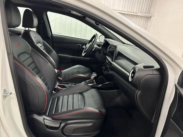 Used 2023 White Kia GT image 17