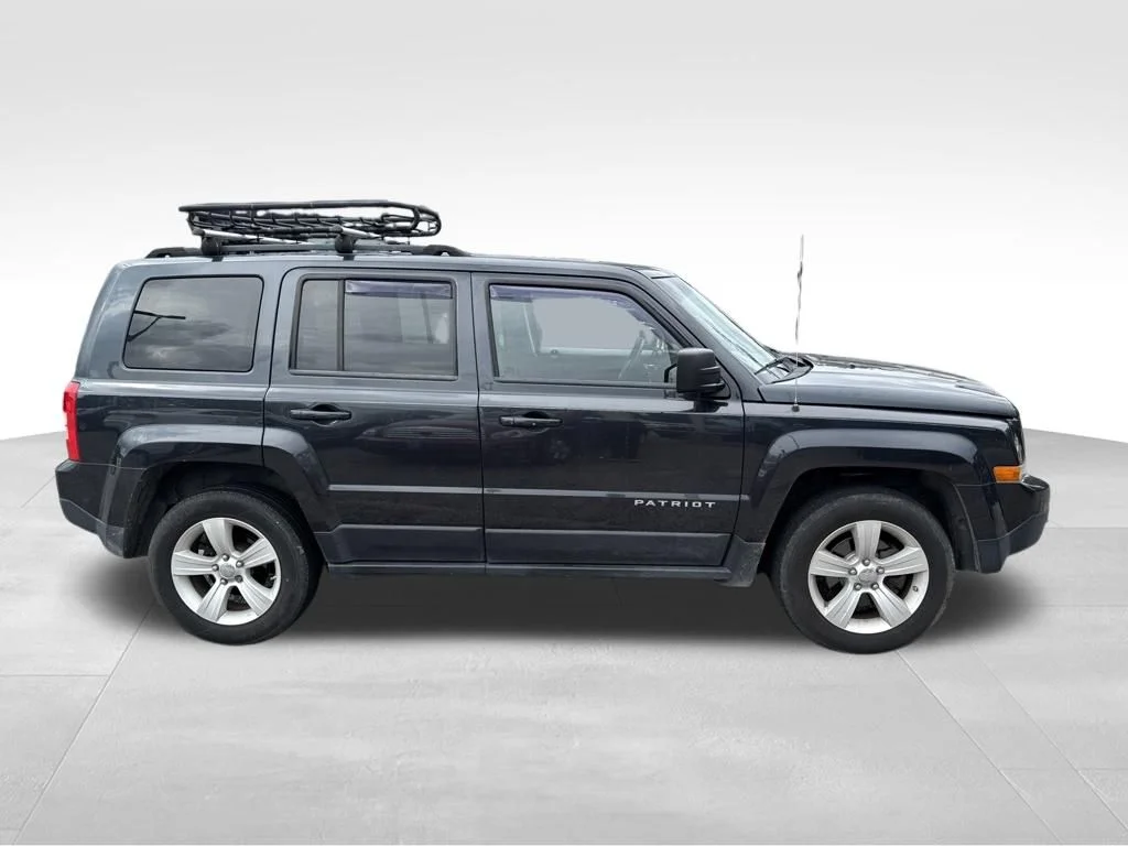 Used 2014 Gray Jeep Sport image 8