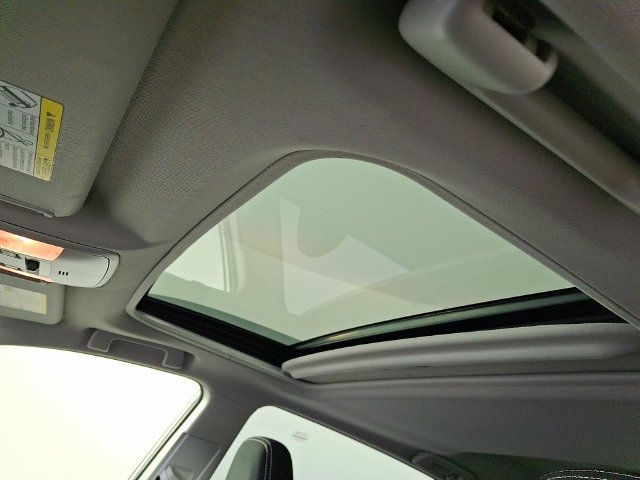 Used 2018 Silver Toyota XLE image 17