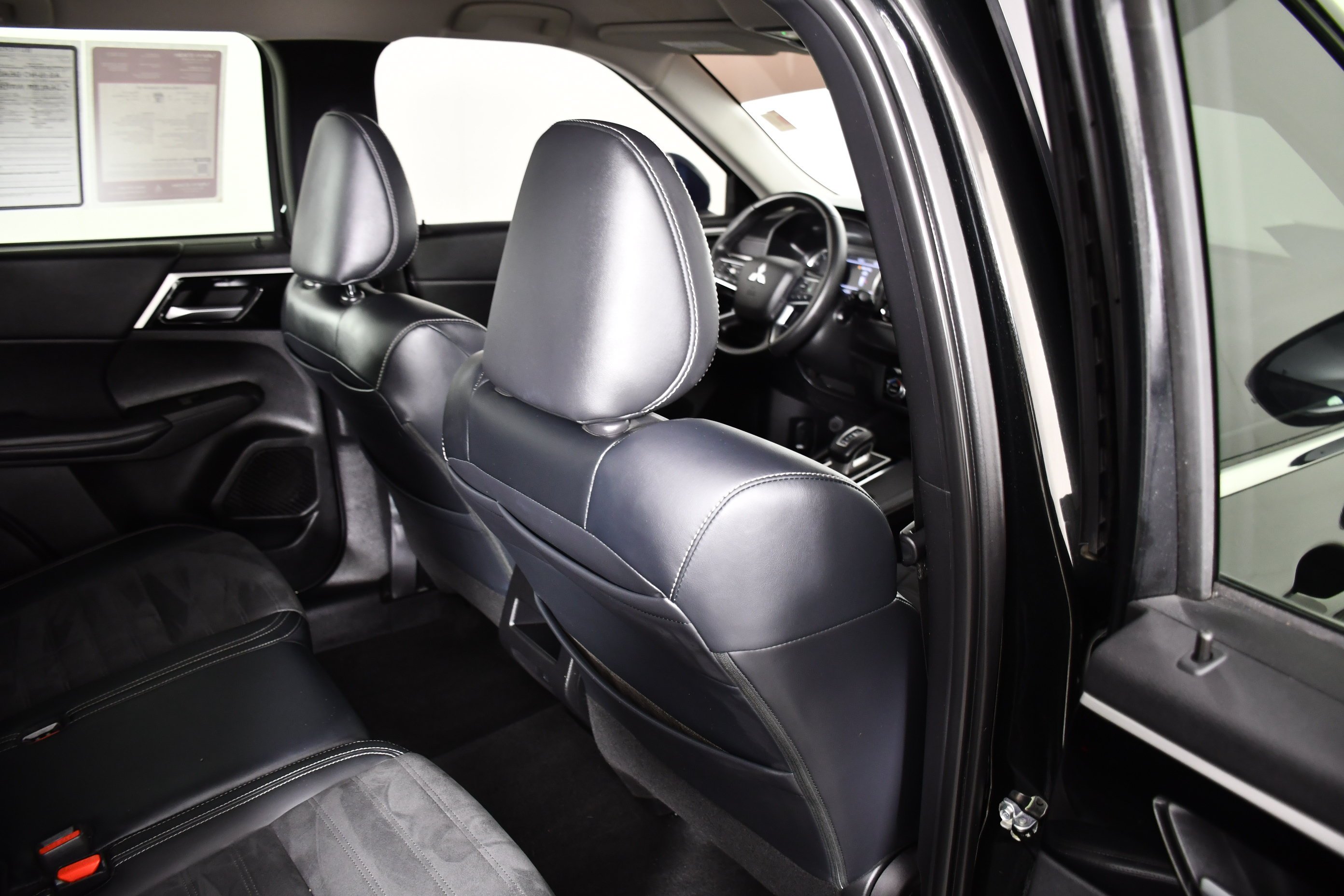 Certified Used 2024 Black Diamond Mitsubishi SE image 41