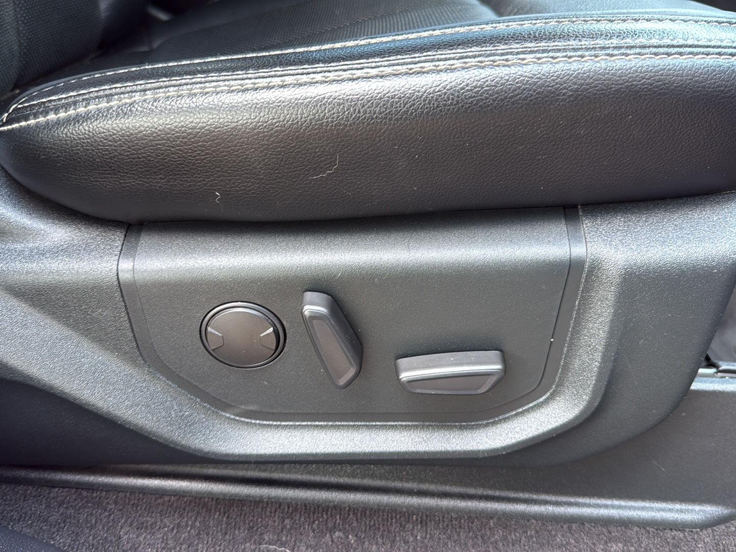 Used 2020 Agate Black Metallic Ford LARIAT image 30