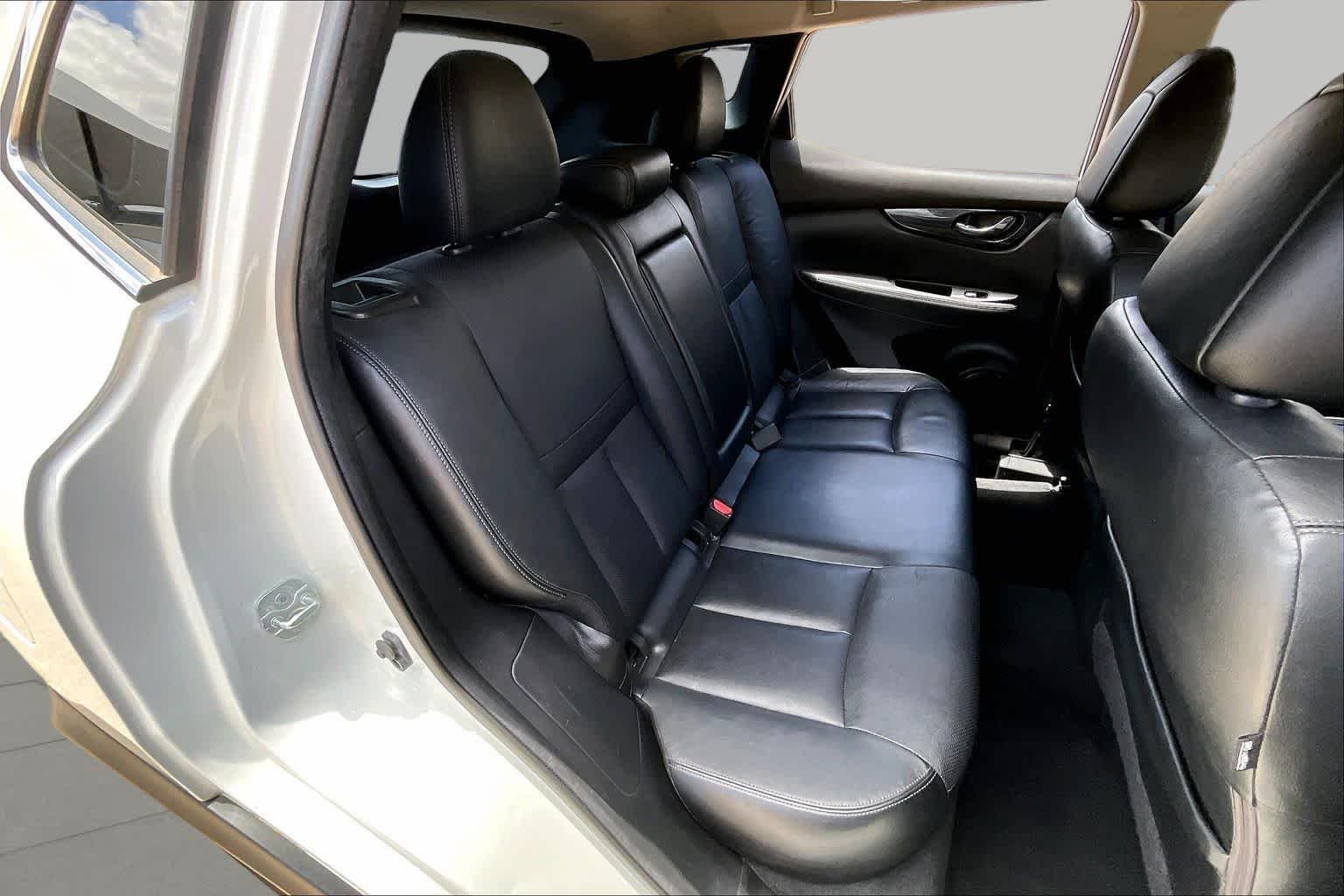 Used 2017 Pearl White Nissan SL image 18