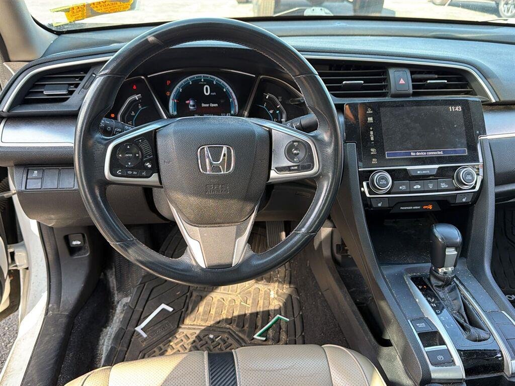 Used 2016 Wh Honda  image 2