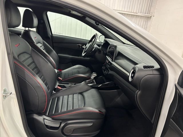 Used 2023 White Kia GT image 17