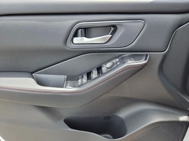 New 2026 Everest White Pearl TriCoat Nissan Rock Creek® image 20