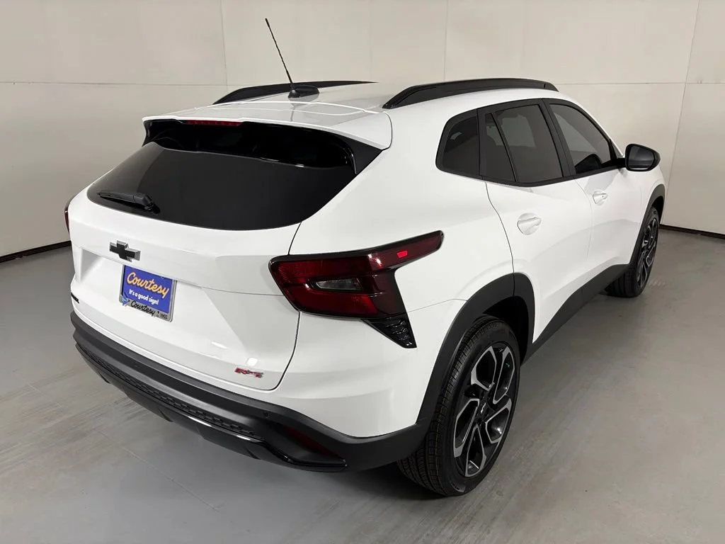 New 2026 Summit White Chevrolet 2RS image 10