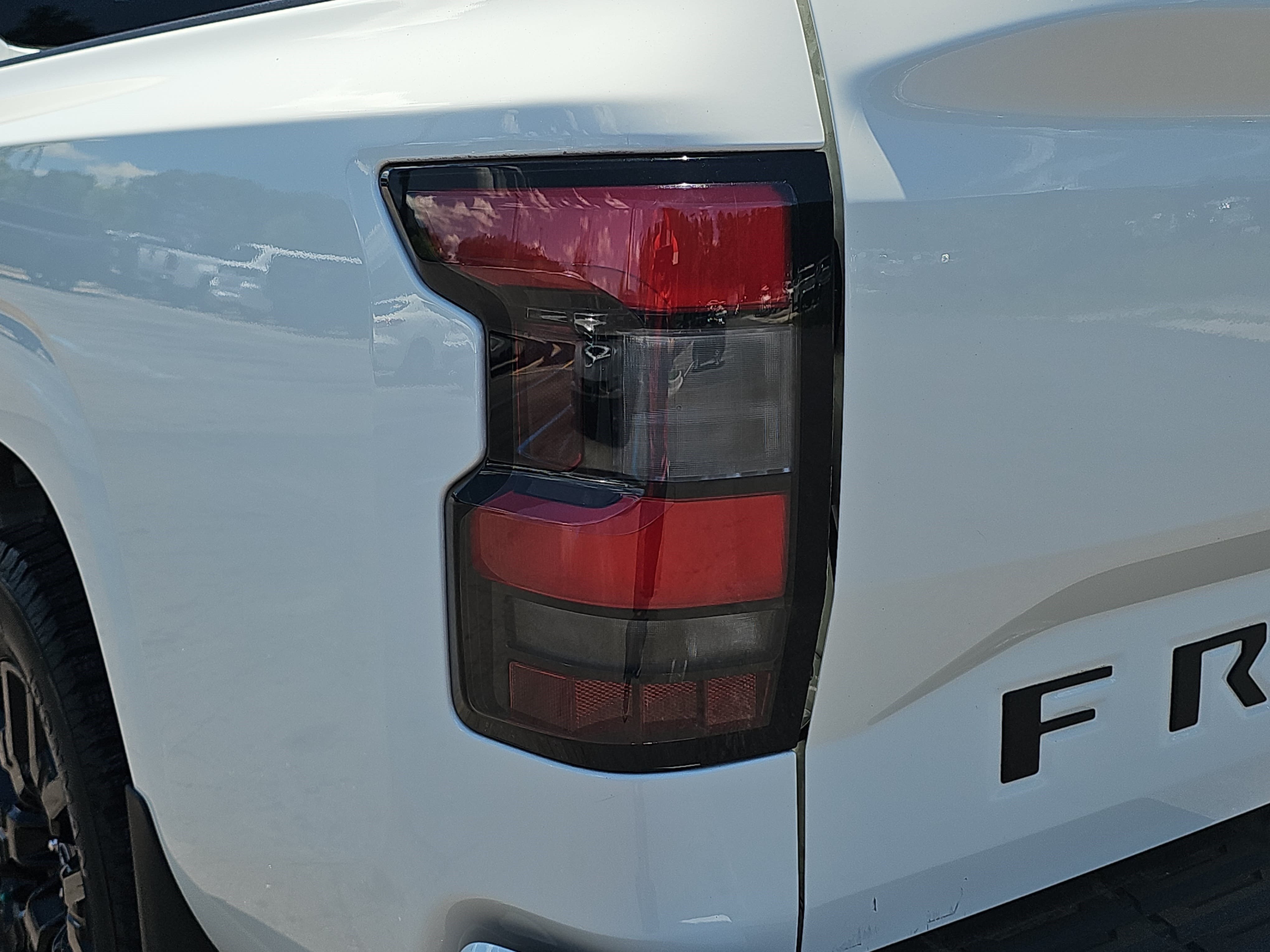 Used 2023 Glacier White Nissan SV image 28