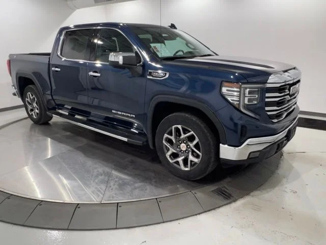 Used 2023 Blue GMC SLT image 4