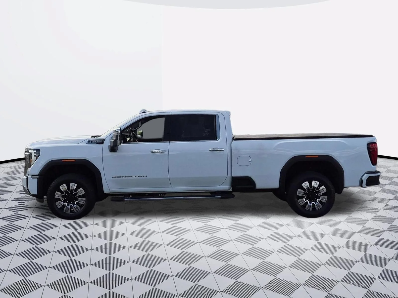 Used 2024 Summit White GMC Denali image 4