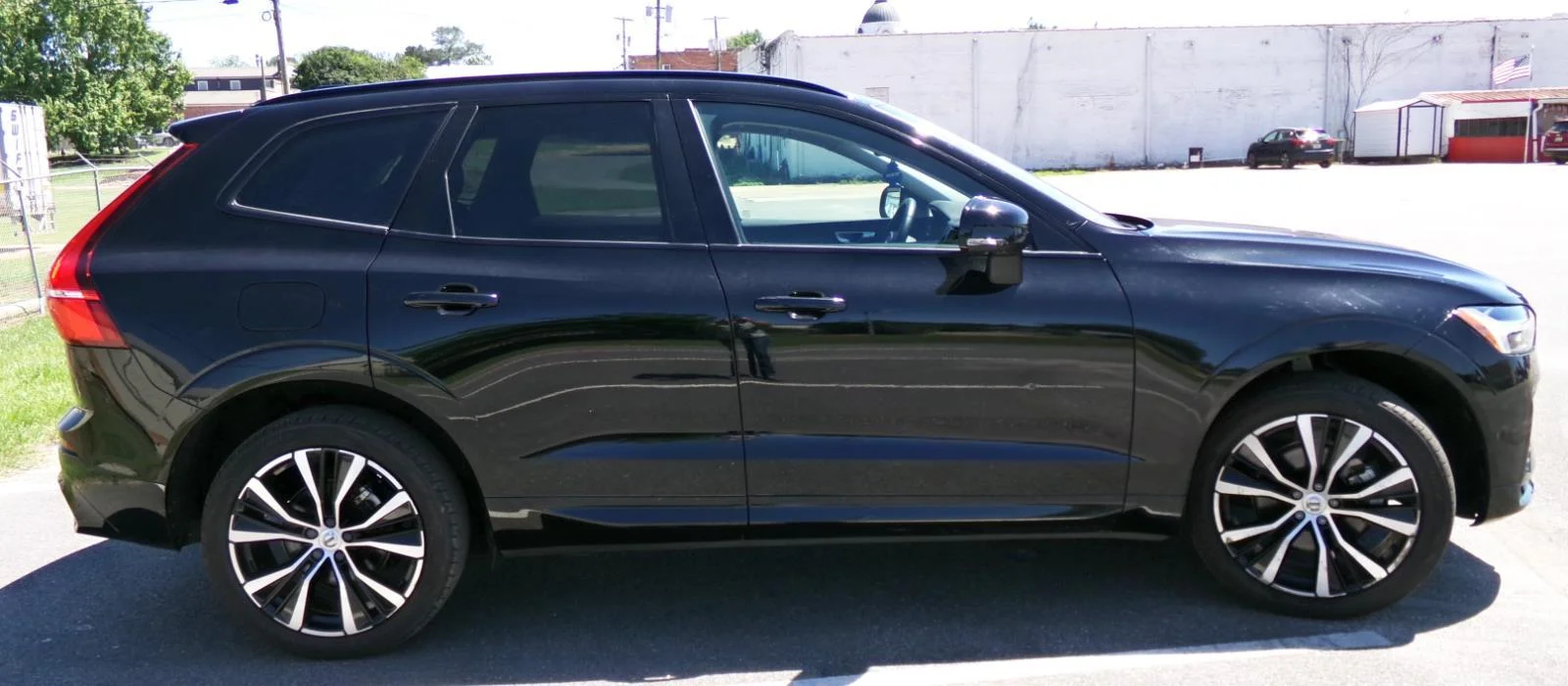 Used 2024 3500 Volvo Plus Dark Theme image 5