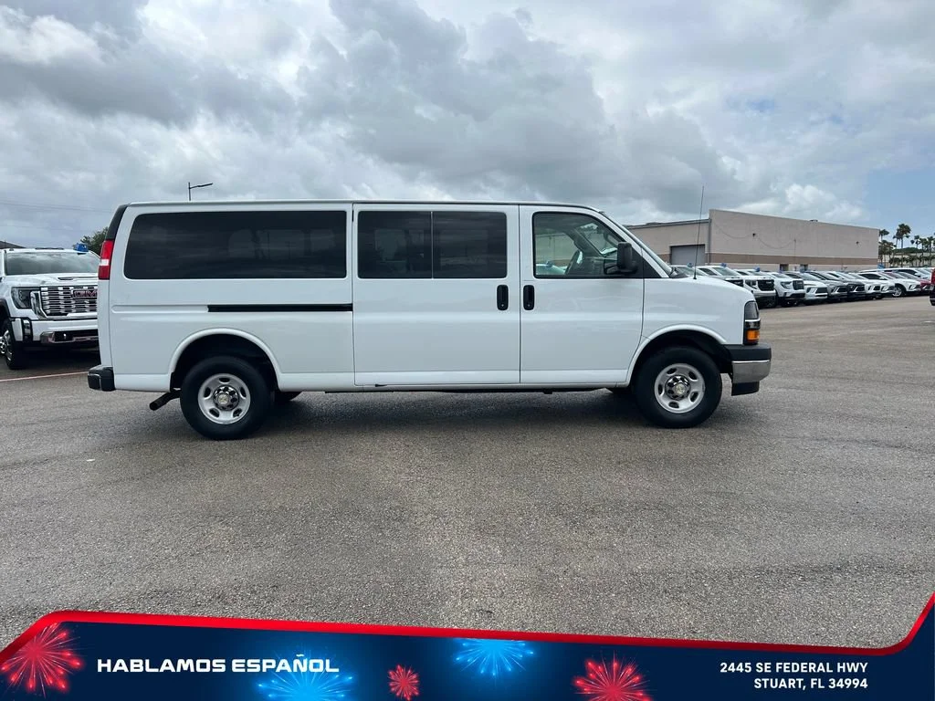 Used 2024 Summit White Chevrolet 1LT image 4